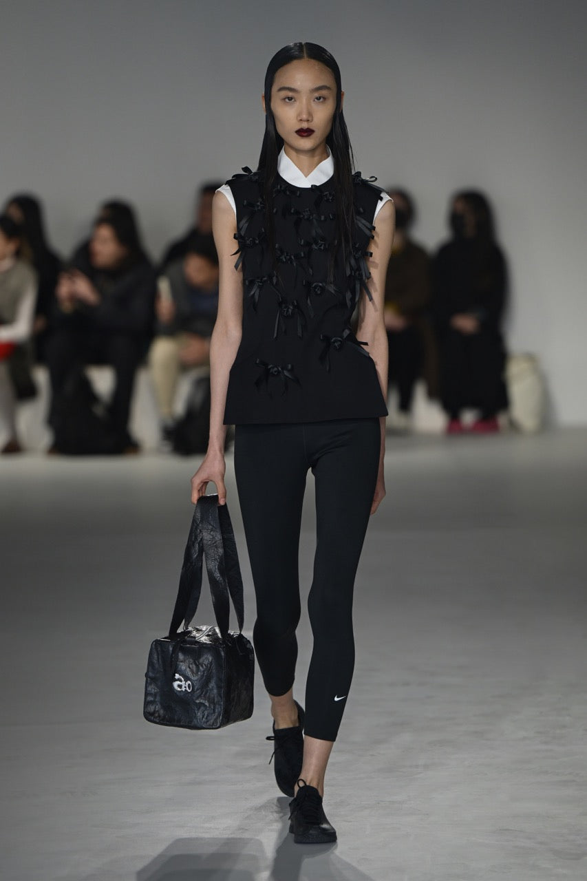 【FW25 Pre-order】Black Ribbon tie Thurman top